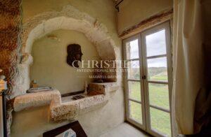 Close to Bordeaux and Saint-Émilion, a stone character house with panoramic views over the Entre-Deux-Mers hillsides