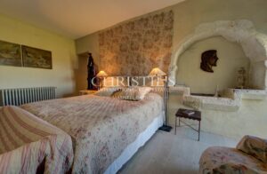 Close to Bordeaux and Saint-Émilion, a stone character house with panoramic views over the Entre-Deux-Mers hillsides