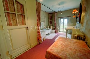 Close to Bordeaux and Saint-Émilion, a stone character house with panoramic views over the Entre-Deux-Mers hillsides