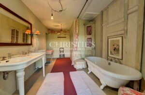 Close to Bordeaux and Saint-Émilion, a stone character house with panoramic views over the Entre-Deux-Mers hillsides