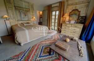 Close to Bordeaux and Saint-Émilion, a stone character house with panoramic views over the Entre-Deux-Mers hillsides