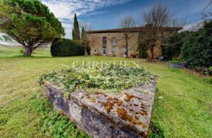 Close to Bordeaux and Saint-Émilion, a stone character house with panoramic views over the Entre-Deux-Mers hillsides