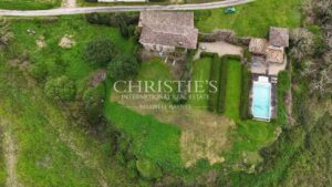 Close to Bordeaux and Saint-Émilion, a stone character house with panoramic views over the Entre-Deux-Mers hillsides