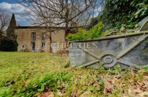 Close to Bordeaux and Saint-Émilion, a stone character house with panoramic views over the Entre-Deux-Mers hillsides