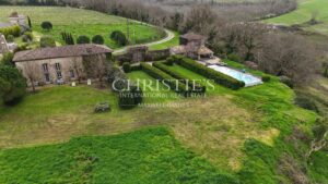 Close to Bordeaux and Saint-Émilion, a stone character house with panoramic views over the Entre-Deux-Mers hillsides