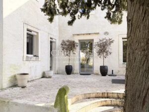 House with pool, terraced garden and studio – Angoulême centre