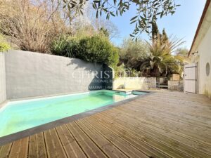 House with pool, terraced garden and studio – Angoulême centre