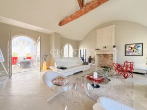 House with pool, terraced garden and studio – Angoulême centre