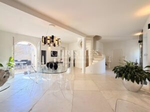 House with pool, terraced garden and studio – Angoulême centre