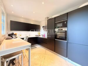 House with pool, terraced garden and studio – Angoulême centre