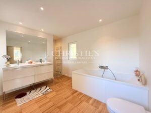 House with pool, terraced garden and studio – Angoulême centre