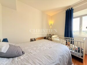 House with pool, terraced garden and studio – Angoulême centre