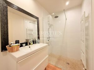 House with pool, terraced garden and studio – Angoulême centre