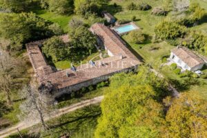 Superb 16th-Century fortified property with tourism & events potential in the heart of the Entre-Deux-Mers