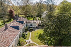 Superb 16th-Century fortified property with tourism & events potential in the heart of the Entre-Deux-Mers