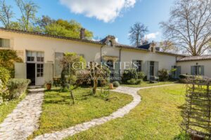 Superb 16th-Century fortified property with tourism & events potential in the heart of the Entre-Deux-Mers