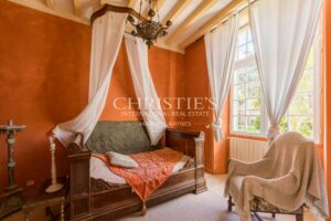 Superb 16th-Century fortified property with tourism & events potential in the heart of the Entre-Deux-Mers