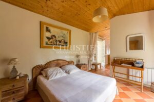 Superb 16th-Century fortified property with tourism & events potential in the heart of the Entre-Deux-Mers