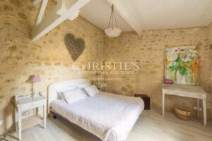 Superb 16th-Century fortified property with tourism & events potential in the heart of the Entre-Deux-Mers