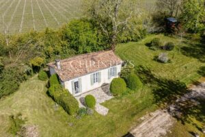 Superb 16th-Century fortified property with tourism & events potential in the heart of the Entre-Deux-Mers