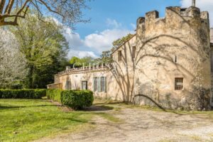 Superb 16th-Century fortified property with tourism & events potential in the heart of the Entre-Deux-Mers