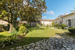 Superb 16th-Century fortified property with tourism & events potential in the heart of the Entre-Deux-Mers