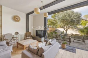 BORDEAUX SAINT-GENÈS – ELEGANT TOWNHOUSE WITH GARDEN