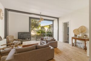 BORDEAUX SAINT-GENÈS – ELEGANT TOWNHOUSE WITH GARDEN