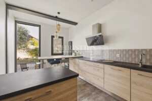 BORDEAUX SAINT-GENÈS – ELEGANT TOWNHOUSE WITH GARDEN