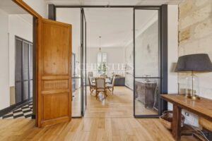 BORDEAUX SAINT-GENÈS – ELEGANT TOWNHOUSE WITH GARDEN