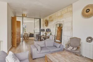 BORDEAUX SAINT-GENÈS – ELEGANT TOWNHOUSE WITH GARDEN