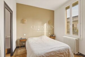 BORDEAUX SAINT-GENÈS – ELEGANT TOWNHOUSE WITH GARDEN