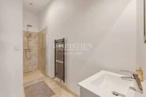 BORDEAUX SAINT-GENÈS – ELEGANT TOWNHOUSE WITH GARDEN