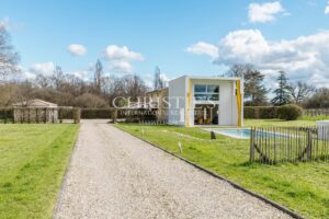 Alliance d’une architecture contemporaine et d’une maison en pierre de taille