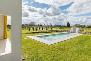 Alliance d’une architecture contemporaine et d’une maison en pierre de taille