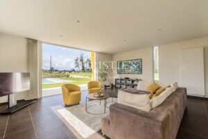 Alliance d’une architecture contemporaine et d’une maison en pierre de taille