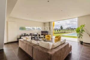 Alliance d’une architecture contemporaine et d’une maison en pierre de taille