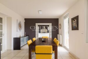 Alliance d’une architecture contemporaine et d’une maison en pierre de taille