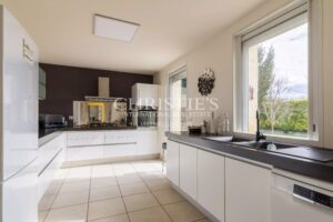 Alliance d’une architecture contemporaine et d’une maison en pierre de taille