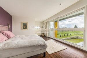 Alliance d’une architecture contemporaine et d’une maison en pierre de taille