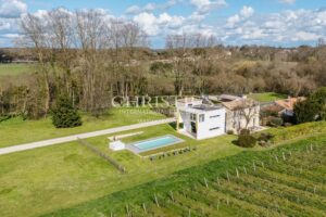 Alliance d’une architecture contemporaine et d’une maison en pierre de taille