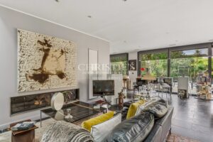 Demeure d’Architecte au Design Contemporain – 5 Chambres, Garage et Piscine