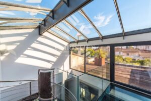 Demeure d’Architecte au Design Contemporain – 5 Chambres, Garage et Piscine