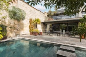 Demeure d’Architecte au Design Contemporain – 5 Chambres, Garage et Piscine
