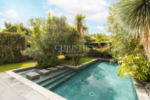 Demeure d’Architecte au Design Contemporain – 5 Chambres, Garage et Piscine