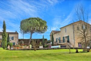 Propriété très bien entretenue : un grand gîte, deux chambres d’hôtes et une maison principale. À 15 minutes de Saint-Émilion.