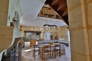 Propriété très bien entretenue : un grand gîte, deux chambres d’hôtes et une maison principale. À 15 minutes de Saint-Émilion.