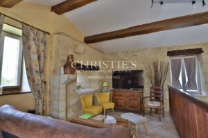 Propriété très bien entretenue : un grand gîte, deux chambres d’hôtes et une maison principale. À 15 minutes de Saint-Émilion.