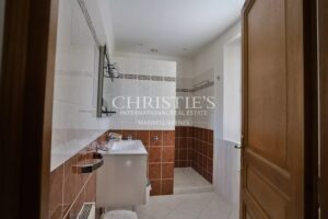 Propriété très bien entretenue : un grand gîte, deux chambres d’hôtes et une maison principale. À 15 minutes de Saint-Émilion.