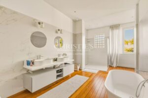 BORDEAUX LABOTTIÈRE – ELEGANT MASTER HOUSE WITH GARDEN AND SWIMMING POOL